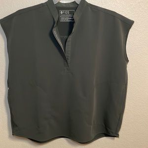 NWOT +FIGS OVERSIZED SCRUB TOP L